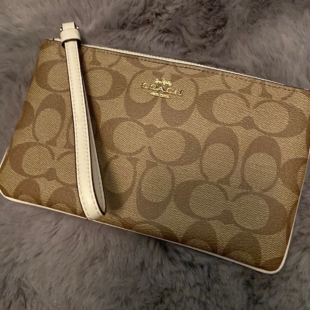Real Coach clutch. Beige and cream